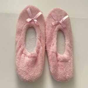 Women Pink Slippers Medium (7-8)